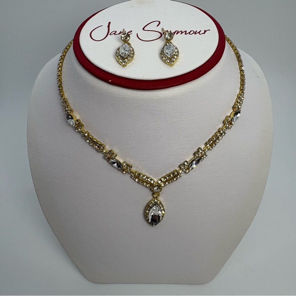 Clear Marquise Crystal Lariat Necklace And Earrings Set in Gold Tone